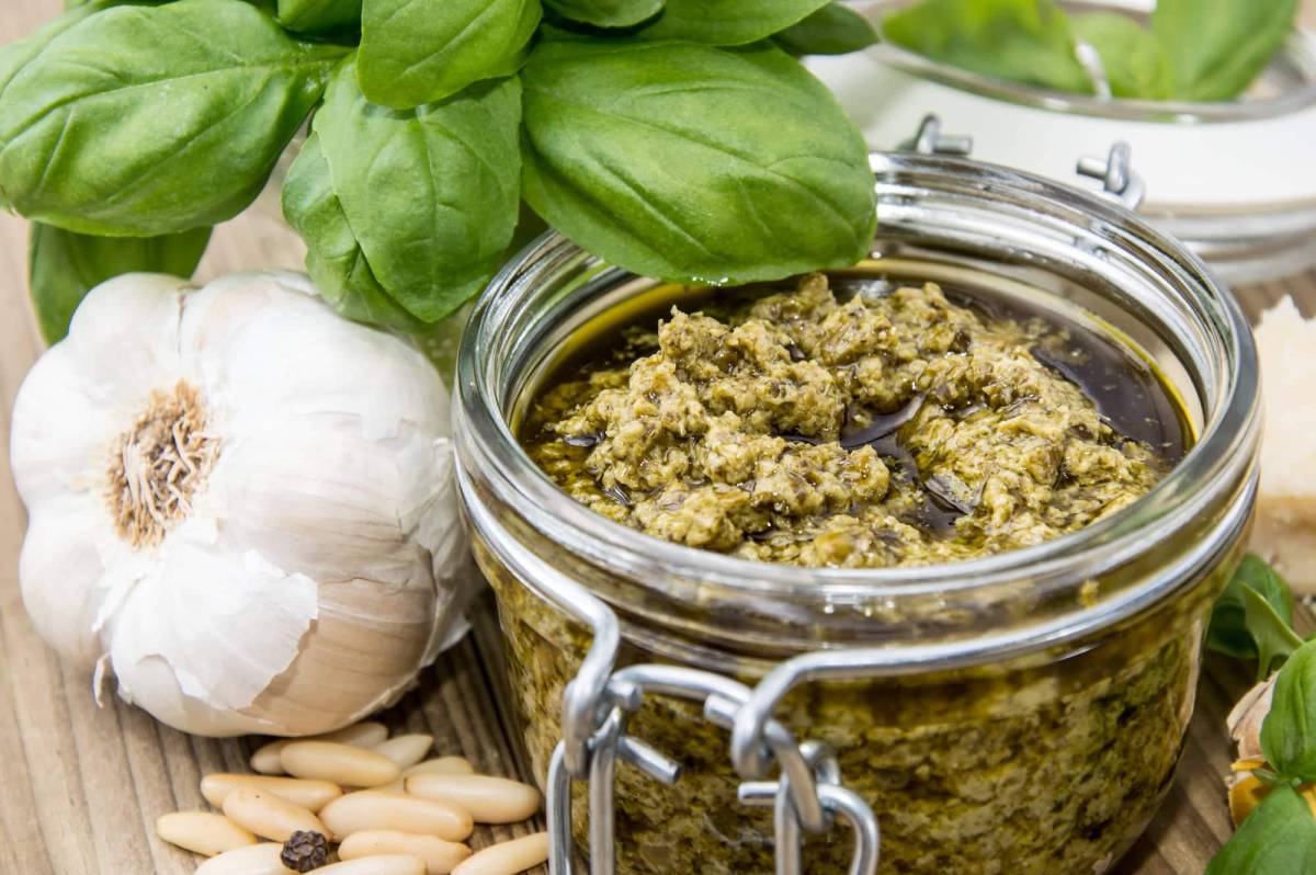 Pesto di melanzane e mandorle, pronto in 2 minuti per condire bruschette o primi piatti article-post