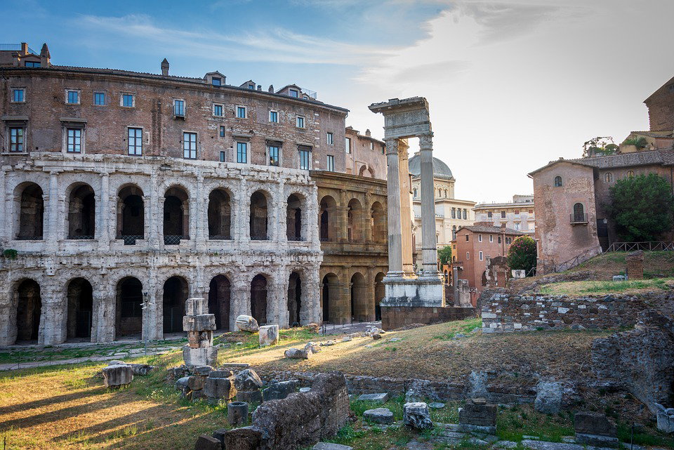 Roma: Tre arresti per estorsione al Colosseo article-post