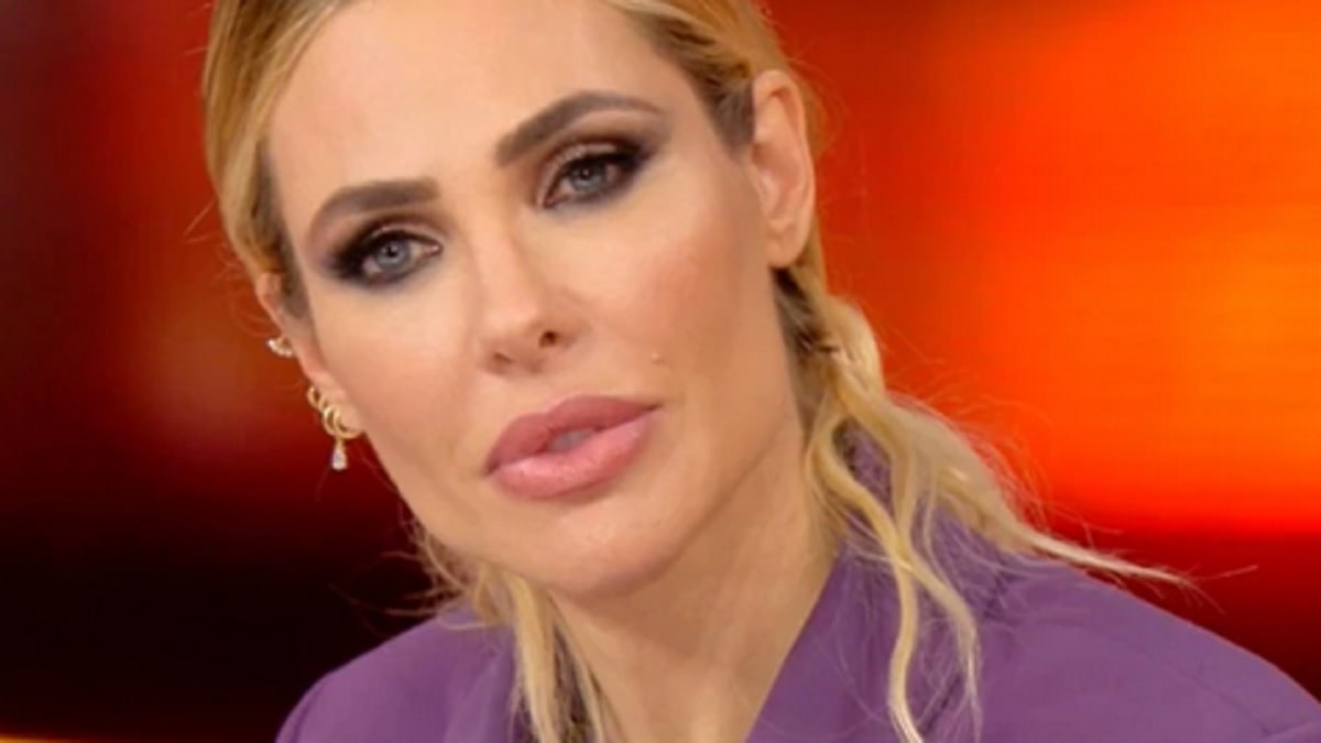 Ilary Blasi rompe il silenzio: Tira aria di flirt? article-post
