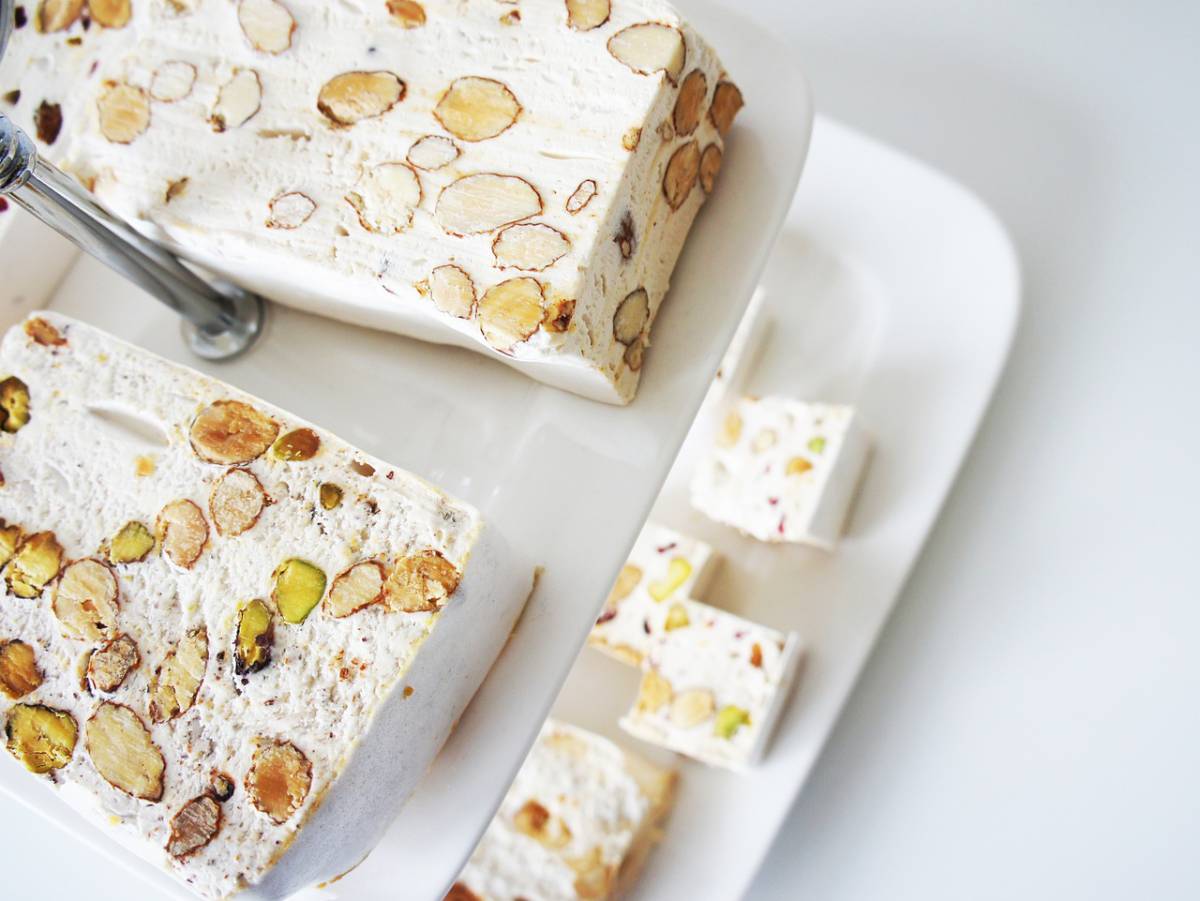 Torrone alle mandorle, la ricetta facilissima per farlo in casa article-post