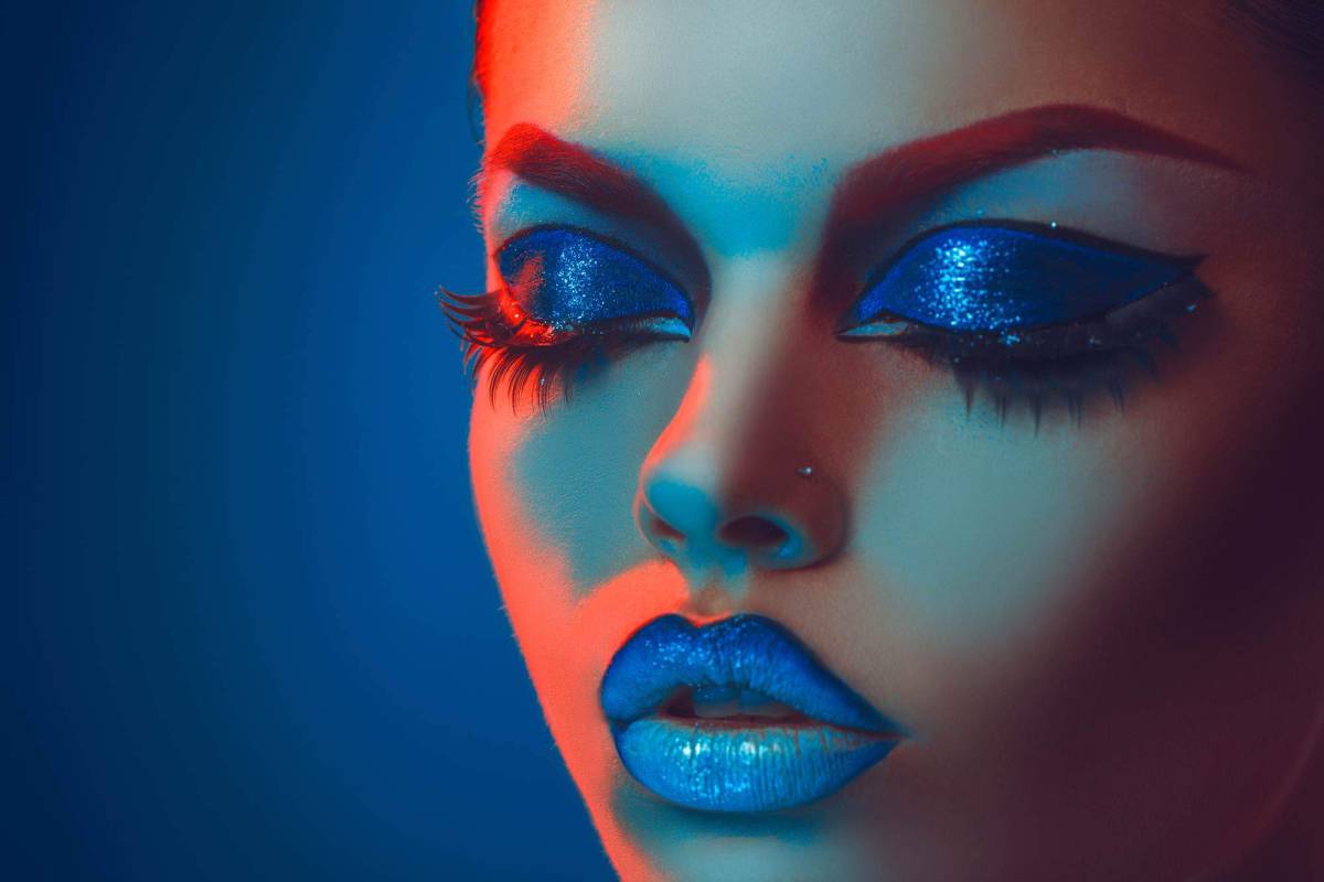 Make up trend a/i 2022-23: tutte le sfumature del blu! article-post