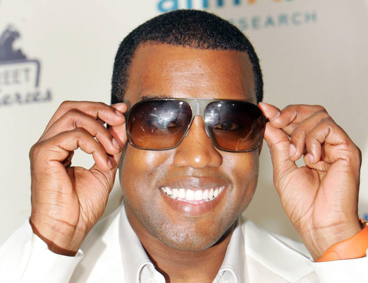 Kanye West: “Mi piace Hitler” e Twitter sospende l’account article-post