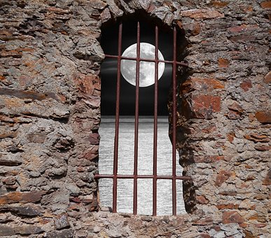 Reggio Emilia: Stalker ai domiciliari tempesta di telefonate e messaggi alla sua ex article-post