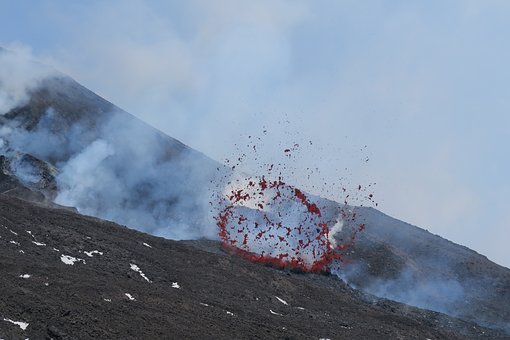 Sicilia: Etna e Stromboli, eruzioni sotto controllo article-post