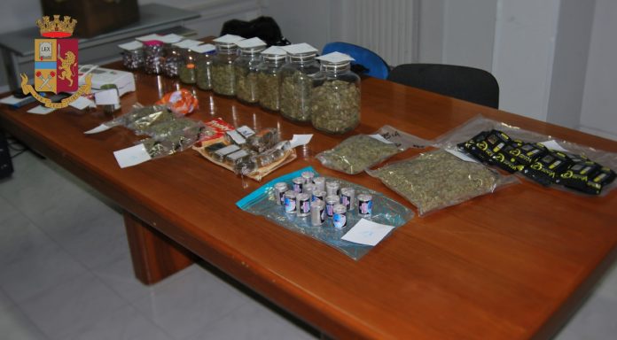 Mini pusher, nascondono la droga in forno e nell’armadio dei genitori article-post