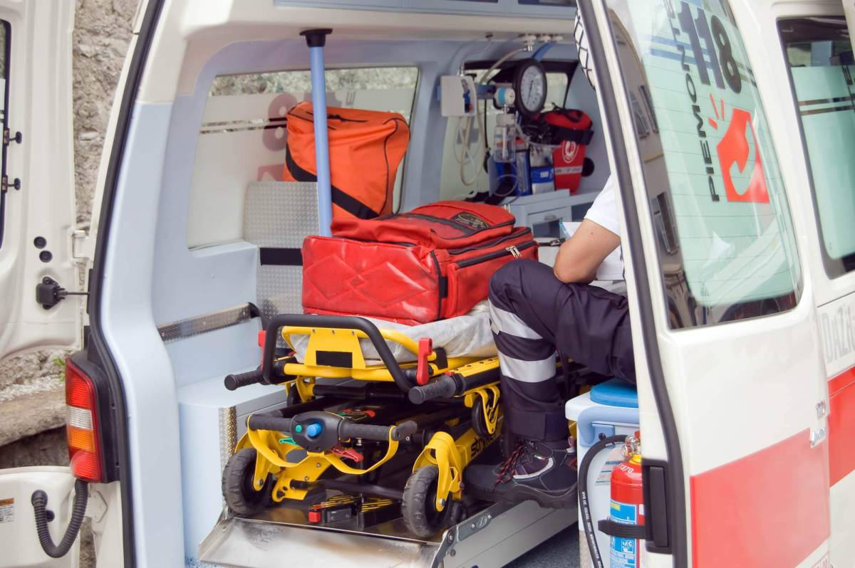 Tra Arezzo e Firenze: ambulanza travolta da tir, muoiono tre persone article-post