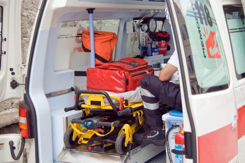 Tra Arezzo e Firenze: ambulanza travolta da tir, muoiono tre persone preview