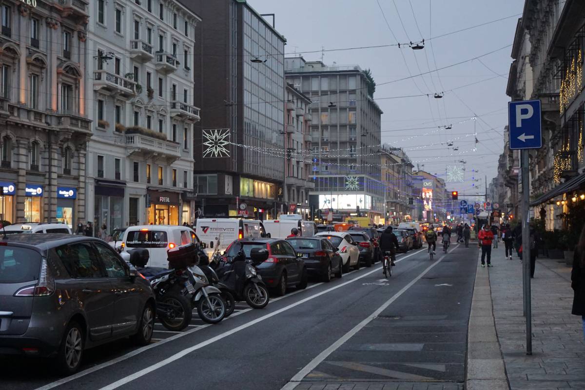 Basta passeggiate, gli italiani tornano al volante article-post