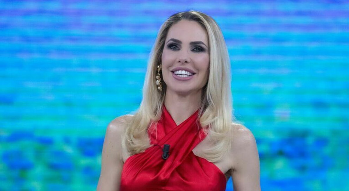 Ilary Blasi esce allo scoperto: prima foto di coppia su Instagram article-post