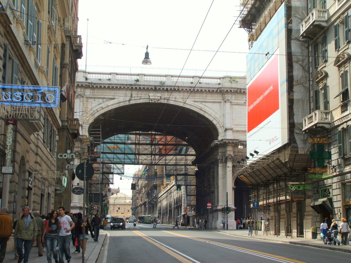 Genova, sindaco convince suicida a scendere dal ponte article-post
