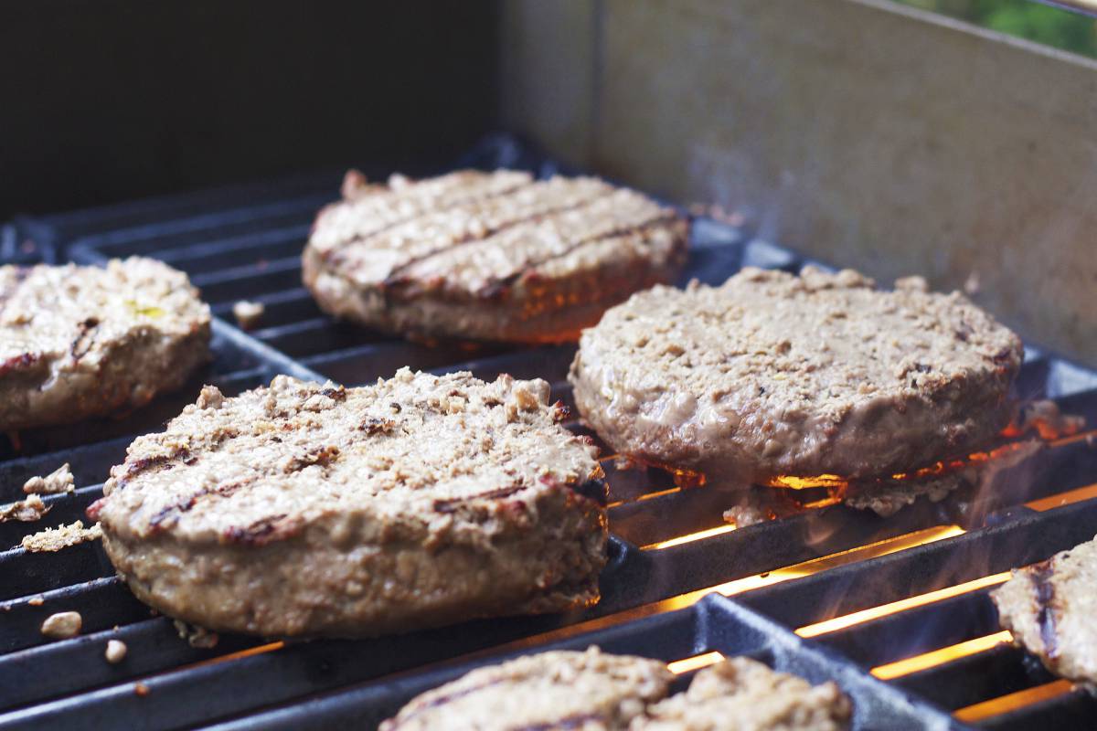 Perché l’hamburger va mangiato cotto mentre la bistecca si puo mangiare al sangue? article-post