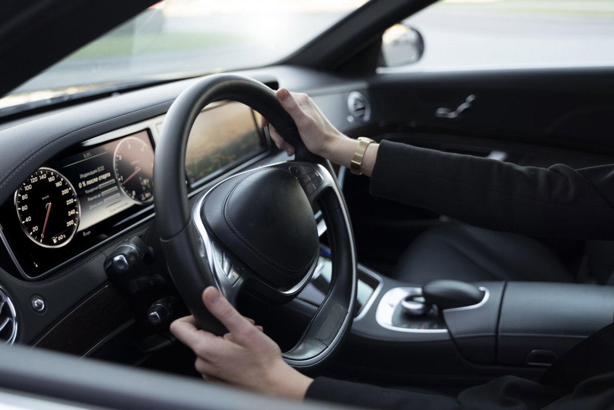 Attenzione a questi documenti e oggetti da tenere in auto, rischi una multa fino a 335 euro article-post
