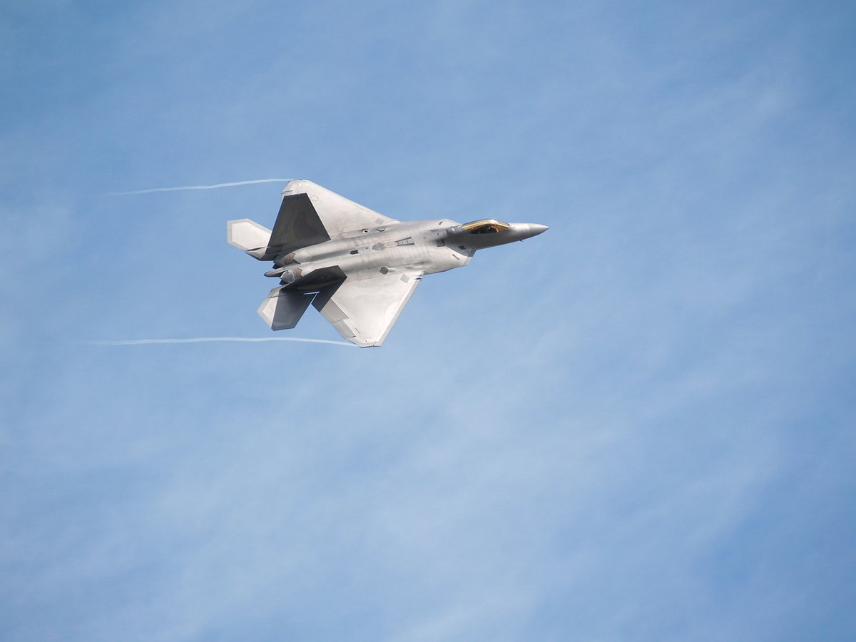 Caccia inglesi e tedeschi intercettano aereo russo: tensione in Estonia article-post