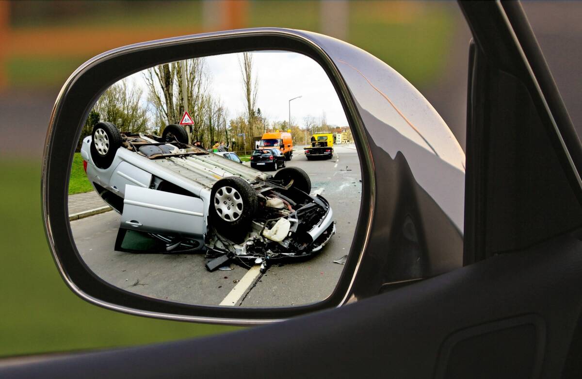 Grosseto: incidente stradale, auto si ribalta su un fianco article-post