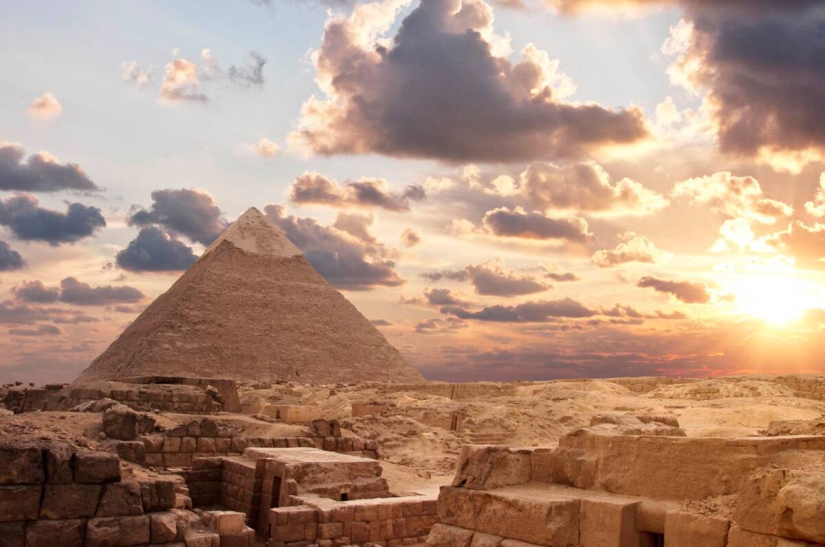 Cosa sappiamo sul tunnel segreto trovato in una delle più antiche Piramidi di Giza? article-post