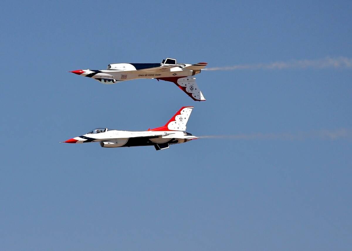 Milano, due aerei militari in volo: ecco perché article-post