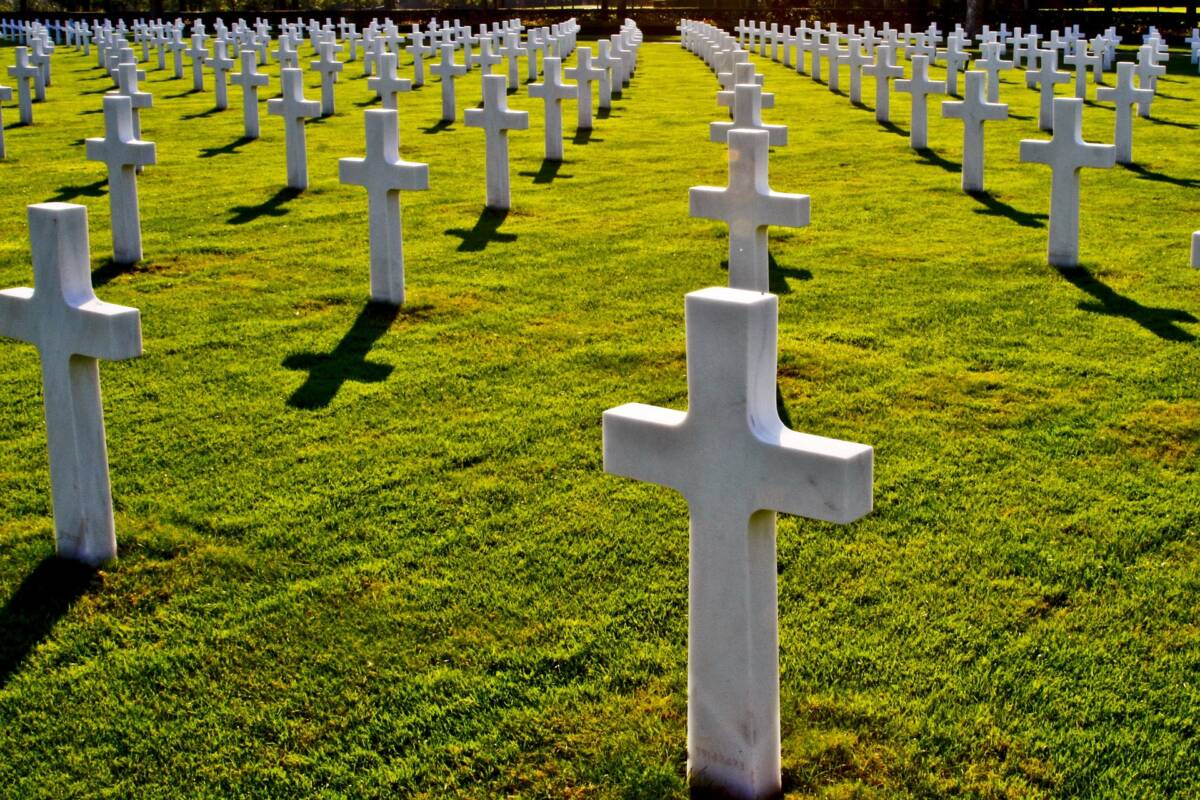 Bologna, prof delle medie si suicida in un cimitero article-post