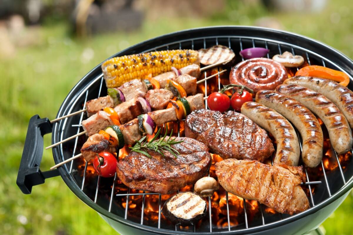 Come accendere il barbecue: ecco il trucco del ventaglio article-post