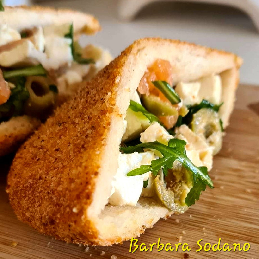 Panini di pancarrè croccanti in friggitrice ad aria, scopri come realizzarli con il salmone article-post