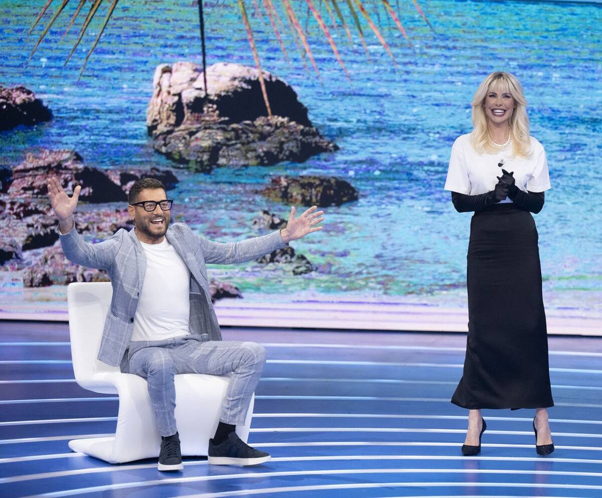 L’Isola dei Famosi 2023, scontro tra Ilary Blasi e Enrico Papi: cos’è successo article-post