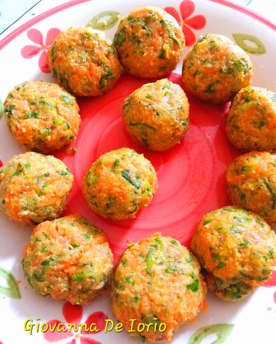 Polpette di verdure in friggitrice ad aria, con zucchine carote e cipolla article-post