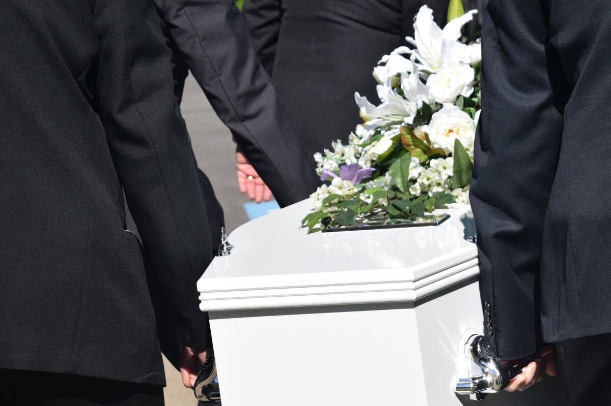 Jessica Malaj: la madre in sedia a rotelle al funerale della figlia article-post