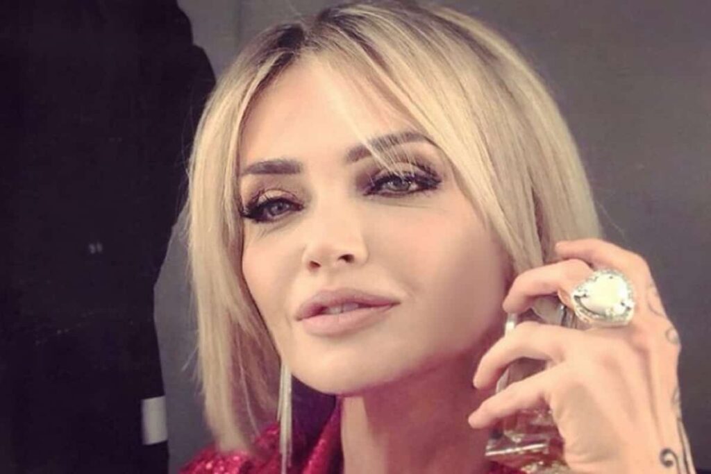 Paola Barale confessa: “Ho abortito: è stata una scelta consapevole” article-post