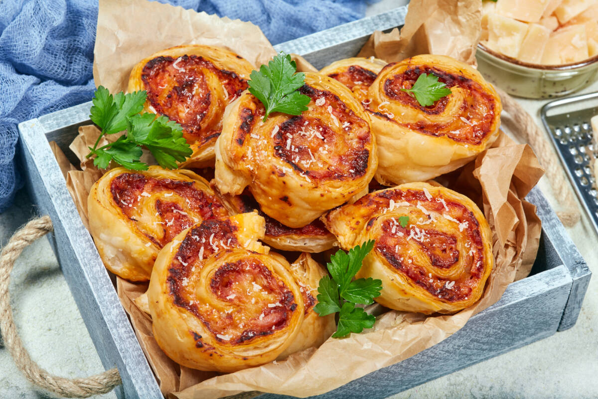 Girelle di pasta sfoglia con cipolle in friggitrice ad aria article-post