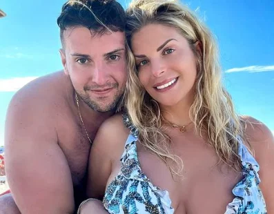 Francesca Cipriani confessa: “sono in attesa della cigogna” article-post