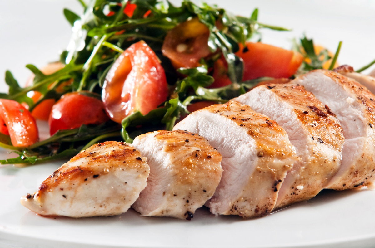 Tagliata di petto di pollo in friggitrice ad aria, usa questa marinatura e sarà morbidissimo article-post