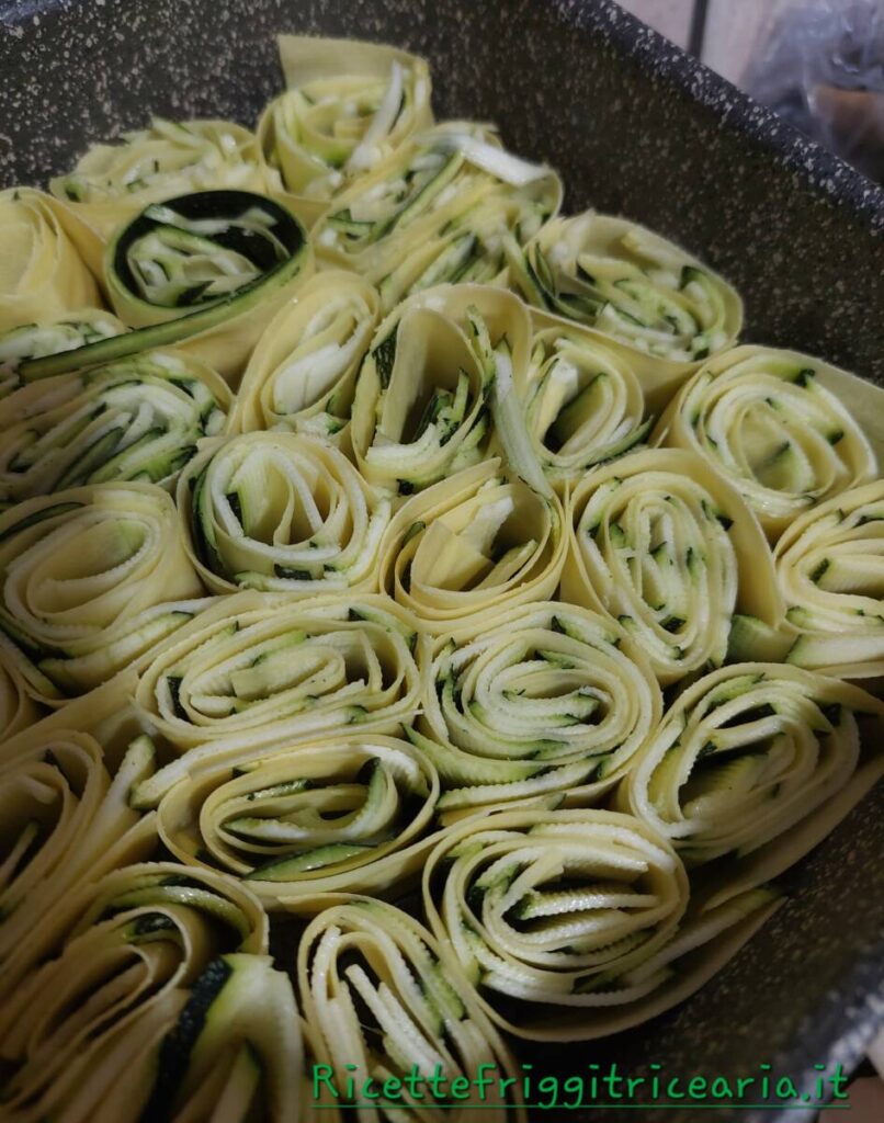 Rotolini di lasagne fritti in friggitrice ad aria