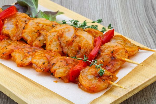 Spiedini di gamberi in friggitrice ad aria, il mare in tavola con un ingrediente segreto article-post