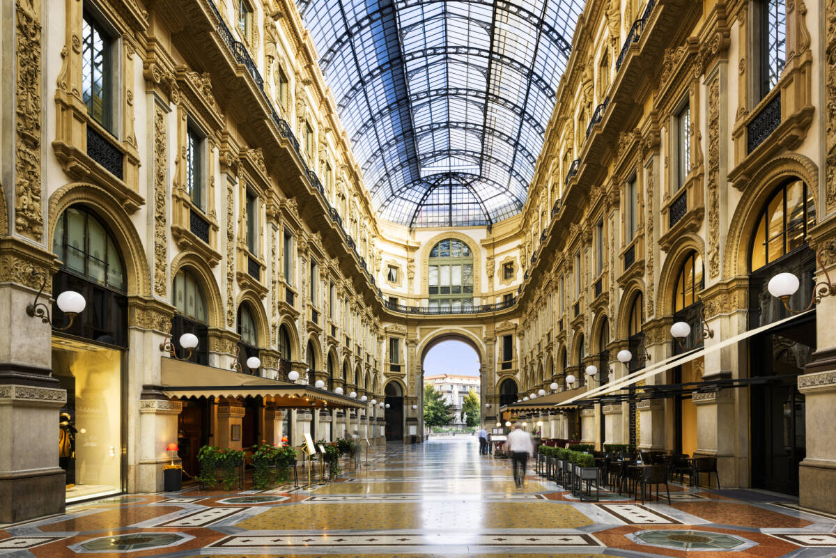 Milano: atto vandalico alla Galleria Vittorio Emanuele II in Piazza Duomo article-post