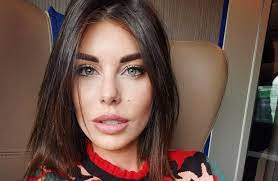 Bianca Atzei, le difficoltà dopo il parto: “Non mi piaccio” article-post