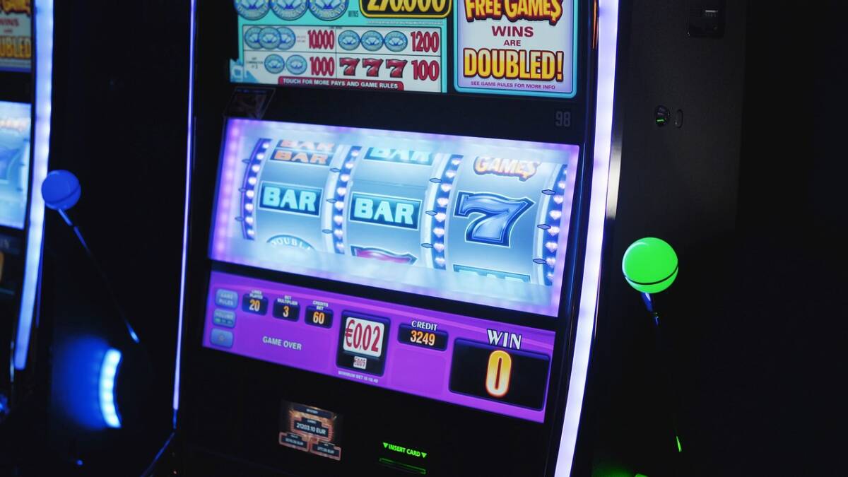 Milano, rapine nelle sale slot: legavano i dipendenti article-post