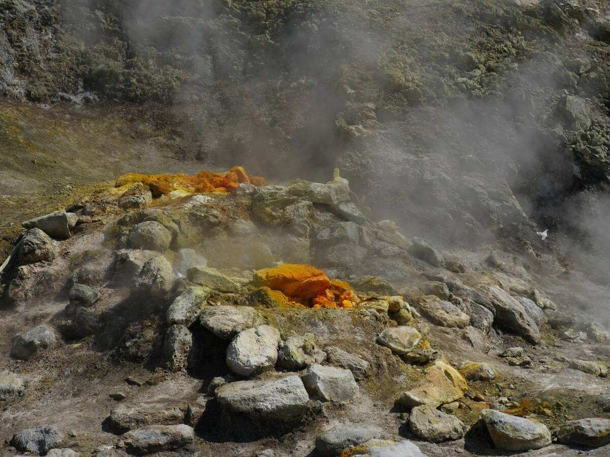 Sisma Campi Flegrei e rischio di eruzione: ecco due scenari previsti dall’Ingv article-post