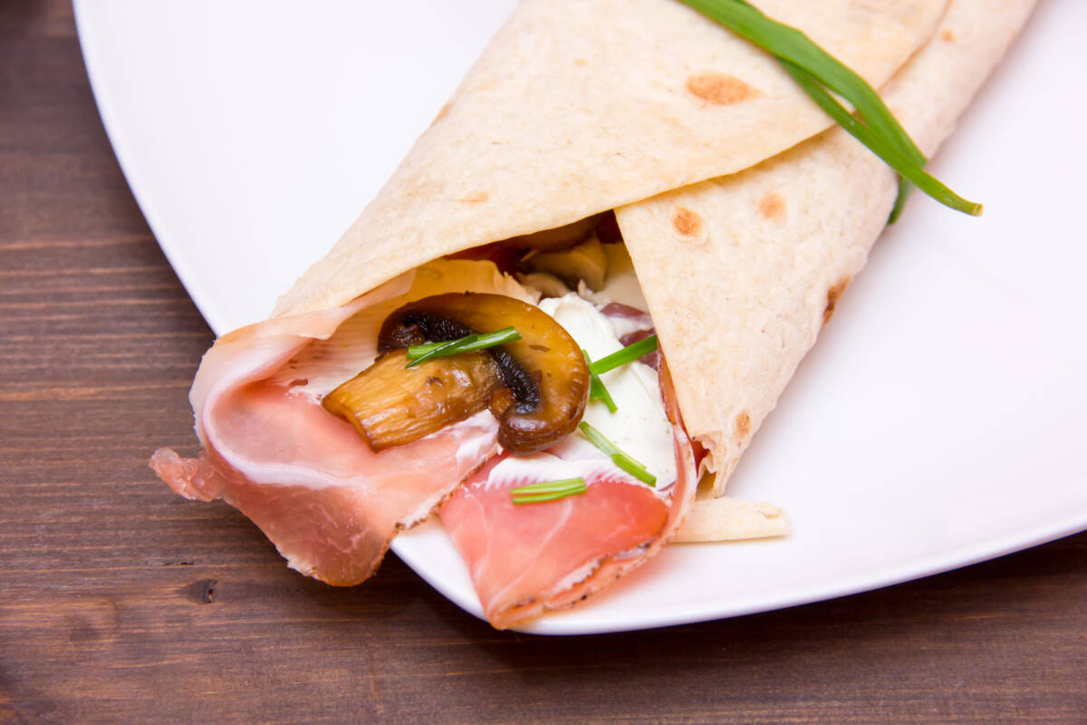 Piadina al formaggio con prosciutto e funghi in friggitrice ad aria una bontà in 5 minuti article-post