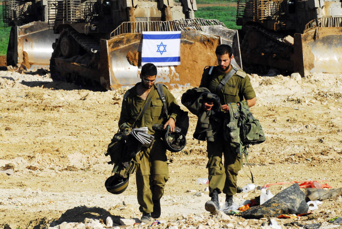 Israele invita i palestinesi al centro della striscia di sfollare, l’offensiva continua article-post