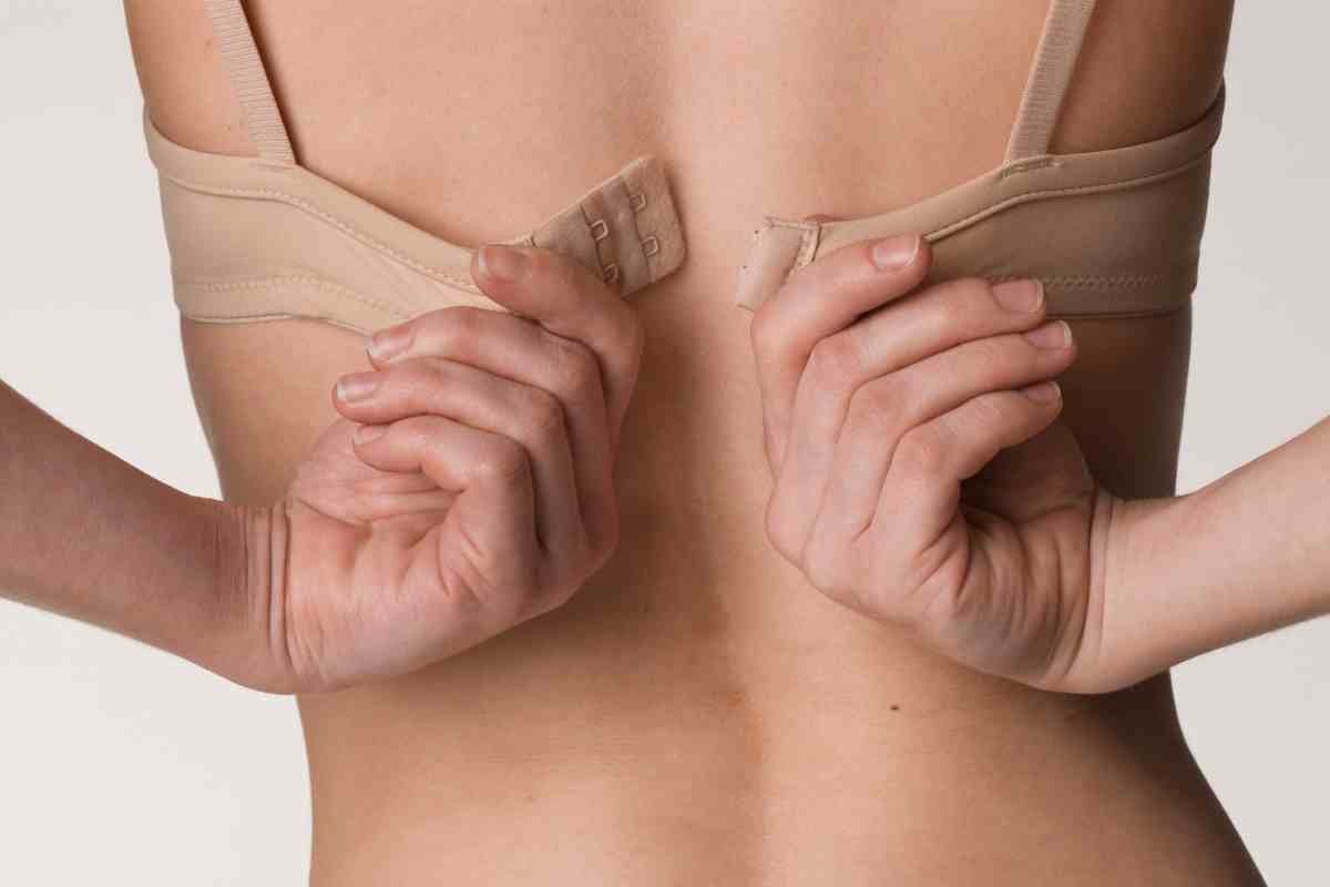 Perché i reggiseni si chiudono dietro e non davanti? article-post