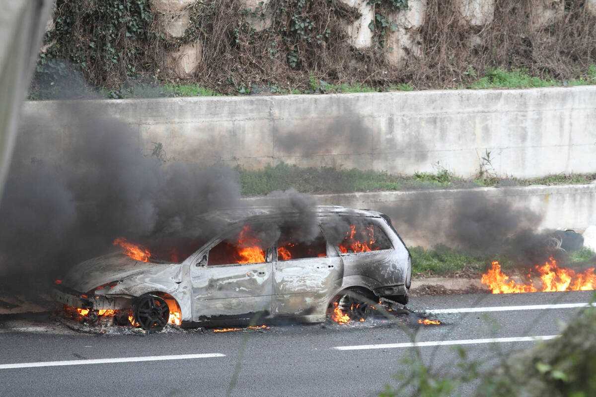 Nel Varesotto un 50enne si dà fuoco davanti casa article-post