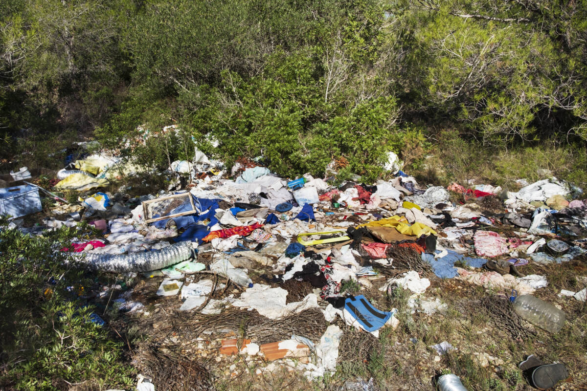 Ardea alla porte di Roma: prende fuoco una discarica abusiva article-post