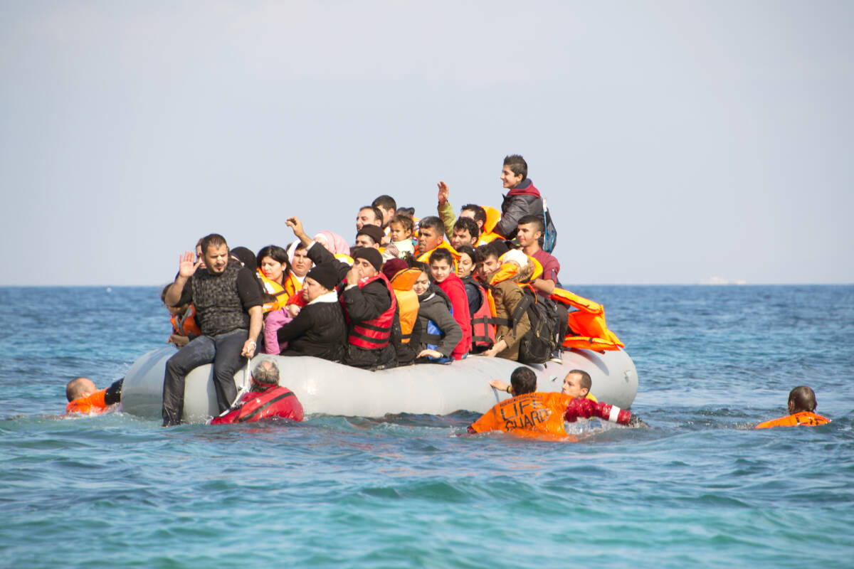 Lampedusa, altra notte intensa di sbarchi. Sono 333 i migranti che hanno raggiunto l’isola article-post
