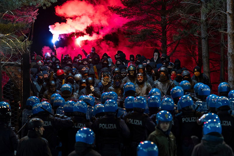ACAB – La serie sarà disponibile dal 15 gennaio solo su NETFLIX article-post