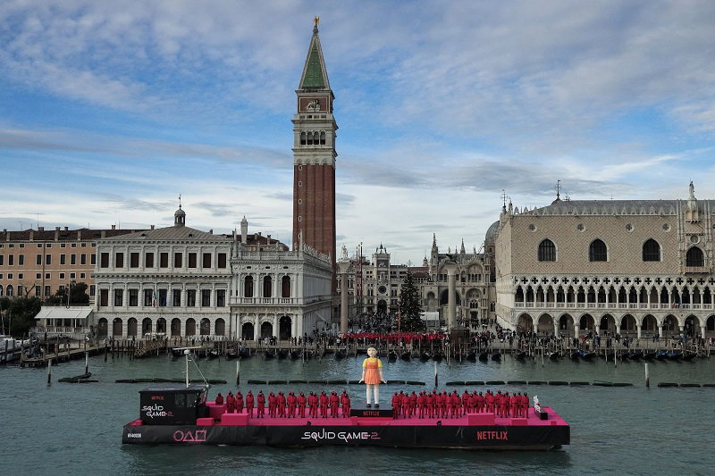 Le Pink Guards e la celebre bambola Young-hee,invadono Venezia article-post