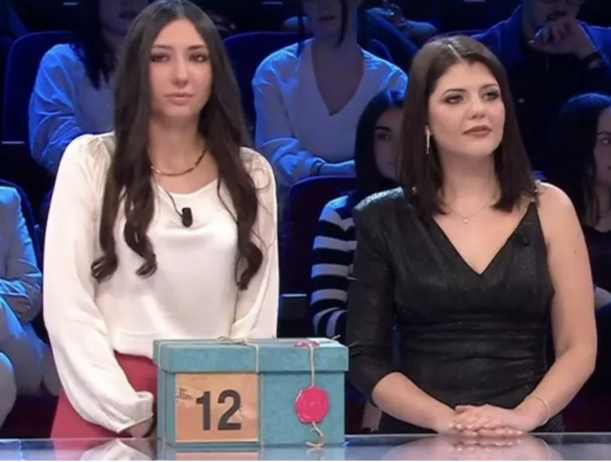 Affari Tuoi: nella puntata del 13 marzo Deborah parte male ma poi accetta l’offerta del dottore article-post