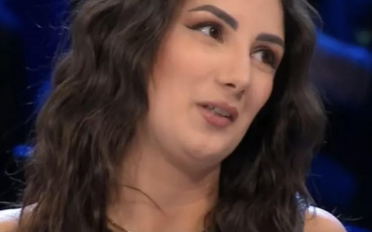 Affari Tuoi: nella puntata del 16 marzo, Ilaria compie un errore eclatante e scoppia in lacrime article-post