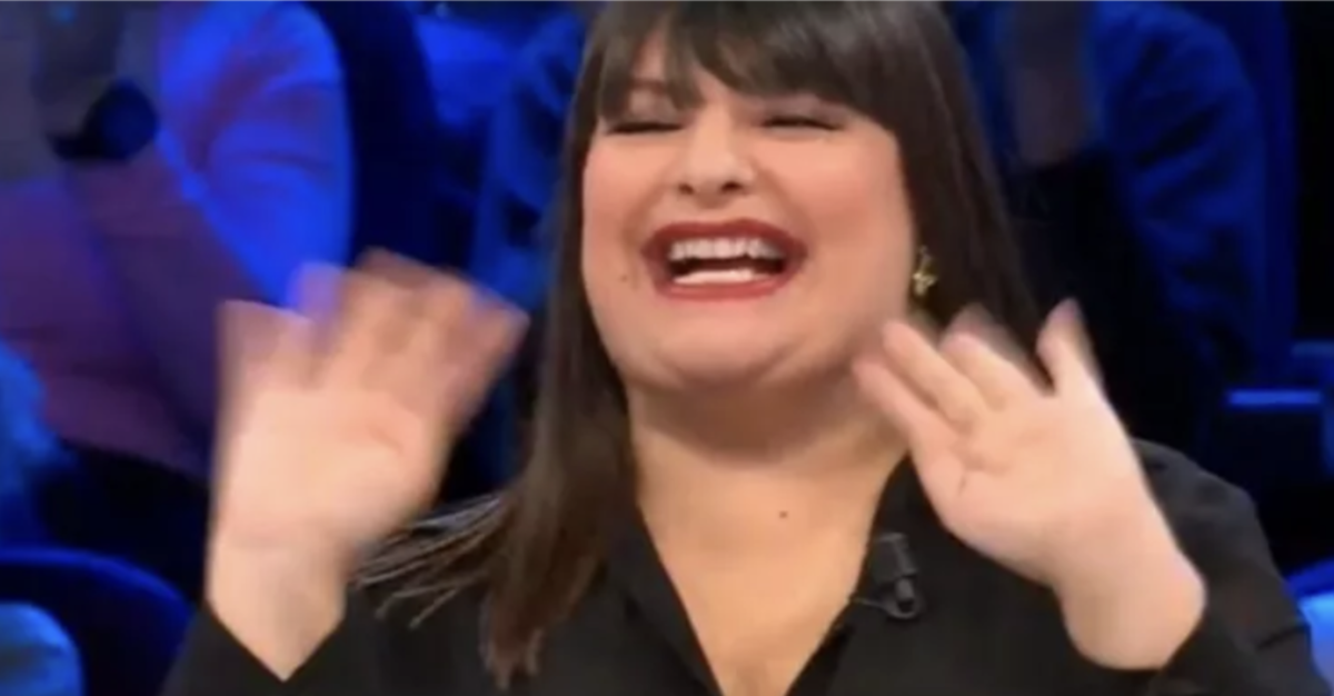 Affari Tuoi: nella puntata del 25 marzo Mariagrazia scoppia in lacrime e il Dottore risponde alle accuse di Striscia article-post