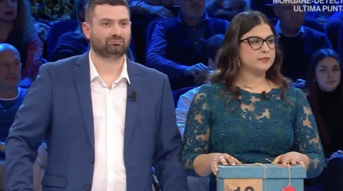 Affari Tuoi: la partita di Martina inizia male e finisce addirittura peggio scatenando le polemiche social article-post
