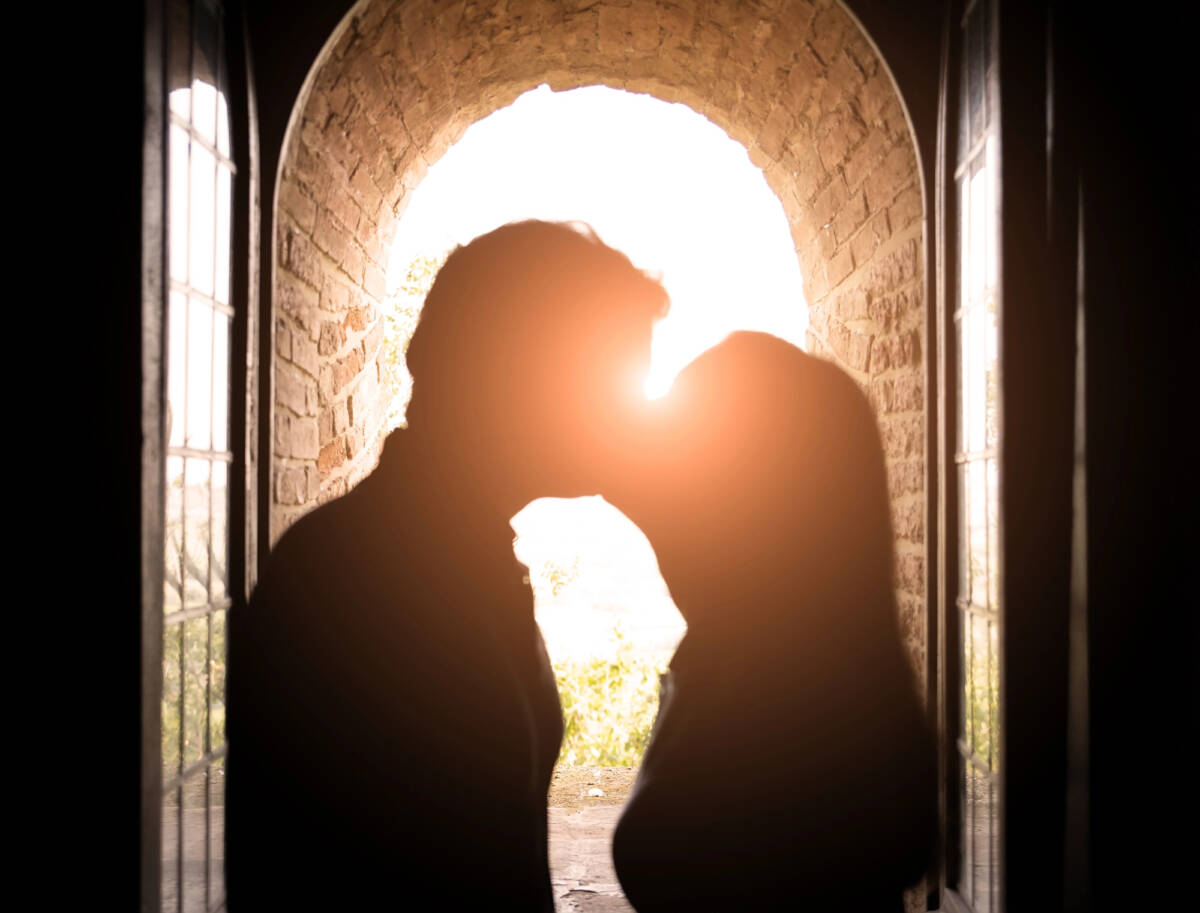 Un bacio potrebbe cambiarti la vita: il legame scioccante tra mononucleosi e cancro article-post