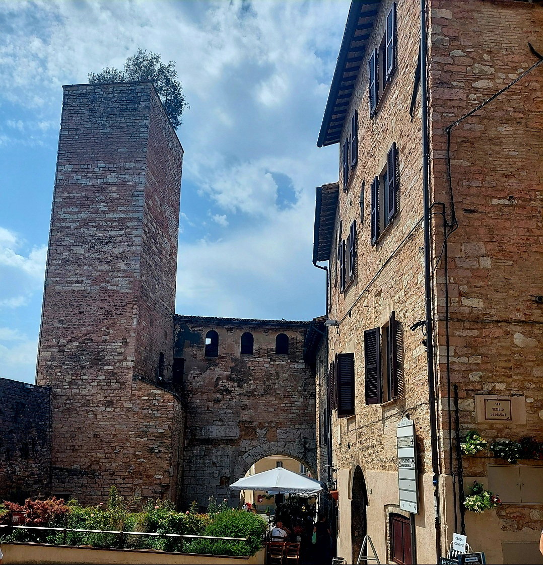Spello photocredit Quotidianpost.it